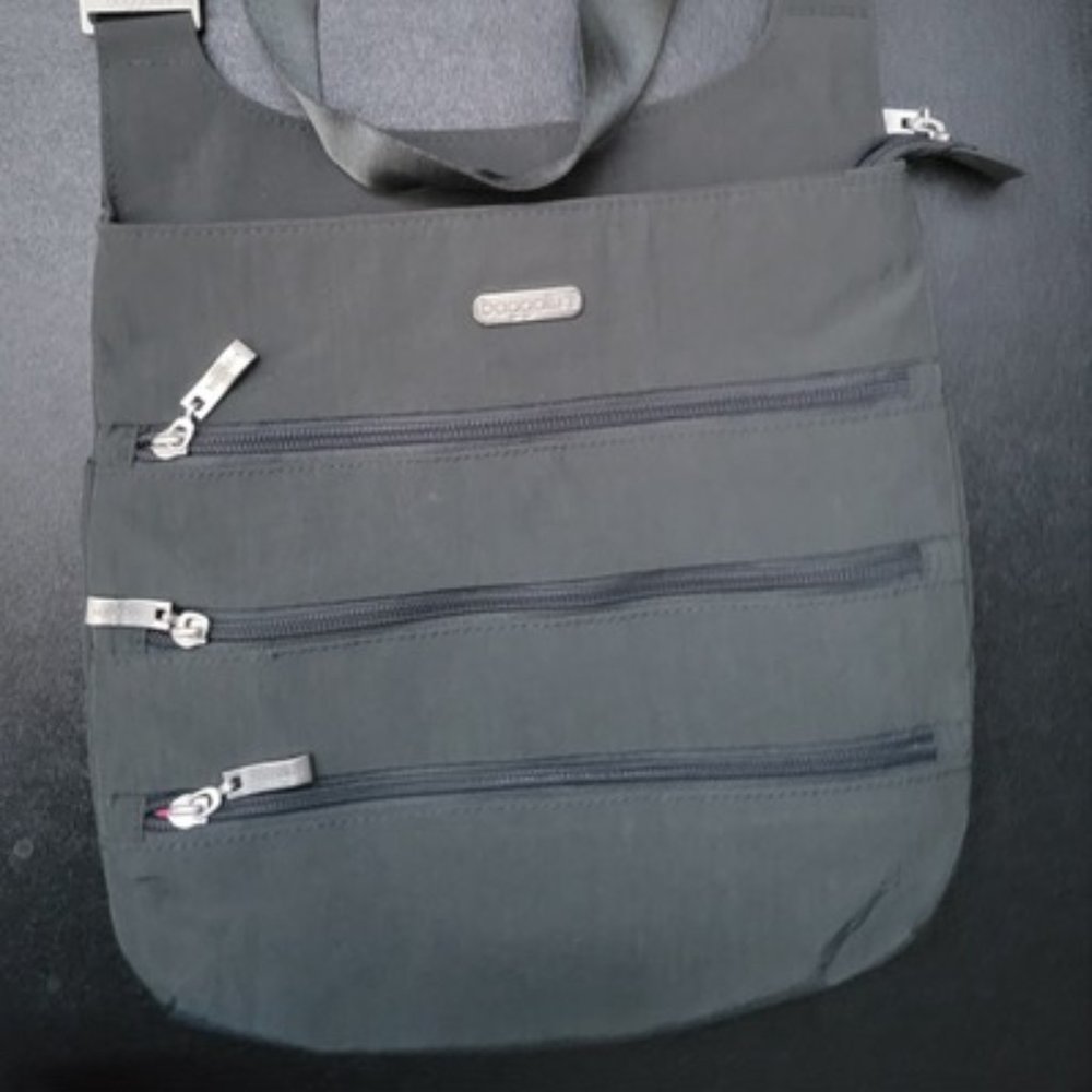 BAGGALLINI TRIPLE ZIP CROSSBODY BAG